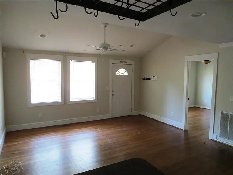 305 Summit St — Photo 3