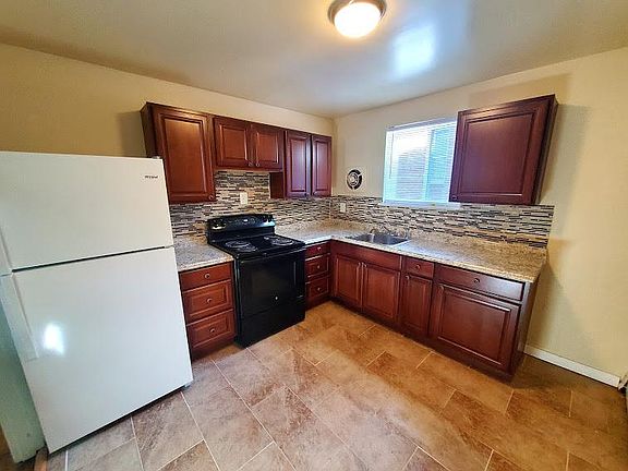 4th image of 3212 Ellwood Ave