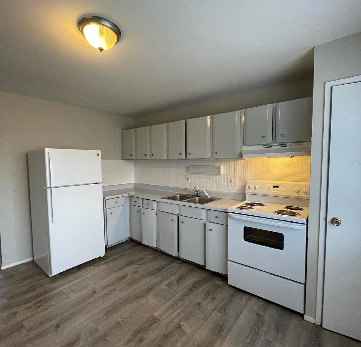 428 Chambers Rd — Photo 3