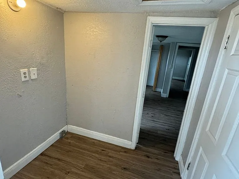 1035 N Davis Ave — Photo 16