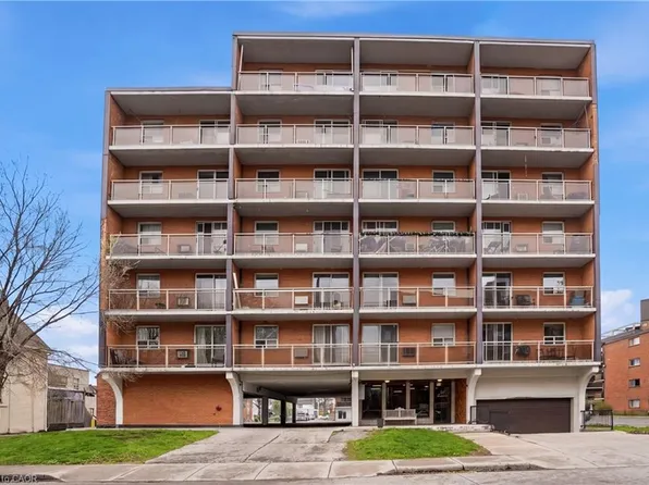 30 Summit Ave #303, Hamilton, ON L8V 2R8
