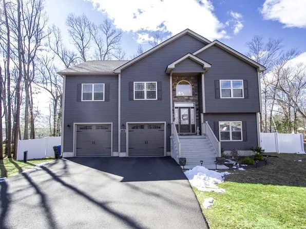 118 Signal Hill Cir, Springfield, MA 01118