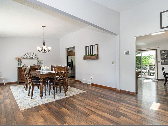 4th image of 821 Skyland Dr