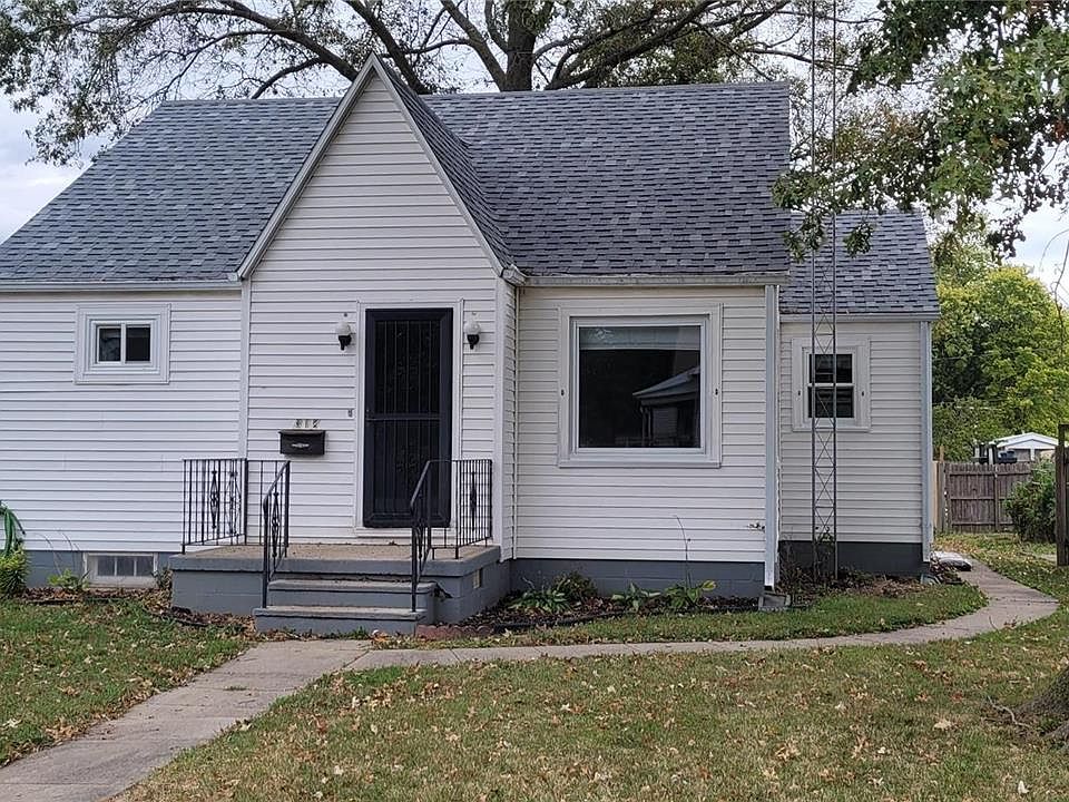 1st image of 318 S Douglas St