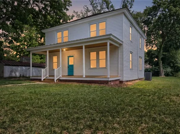 326 6th St, West Point, VA 23181