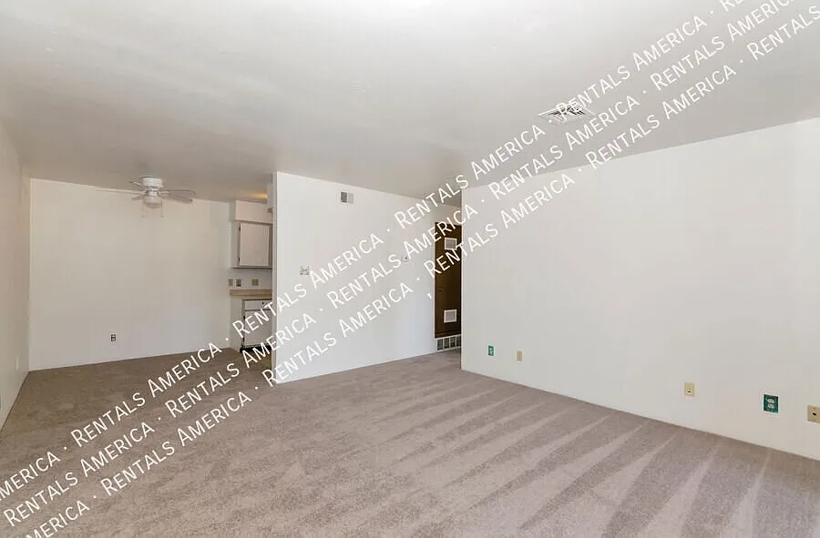 Large 1 bedroom condo — Photo 4
