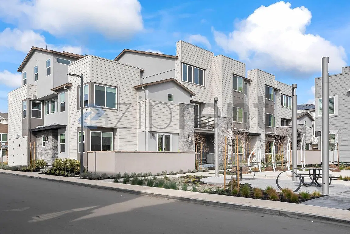 4 bed, 3.5 bath, 2192 sqft, $4,950 — Photo 1