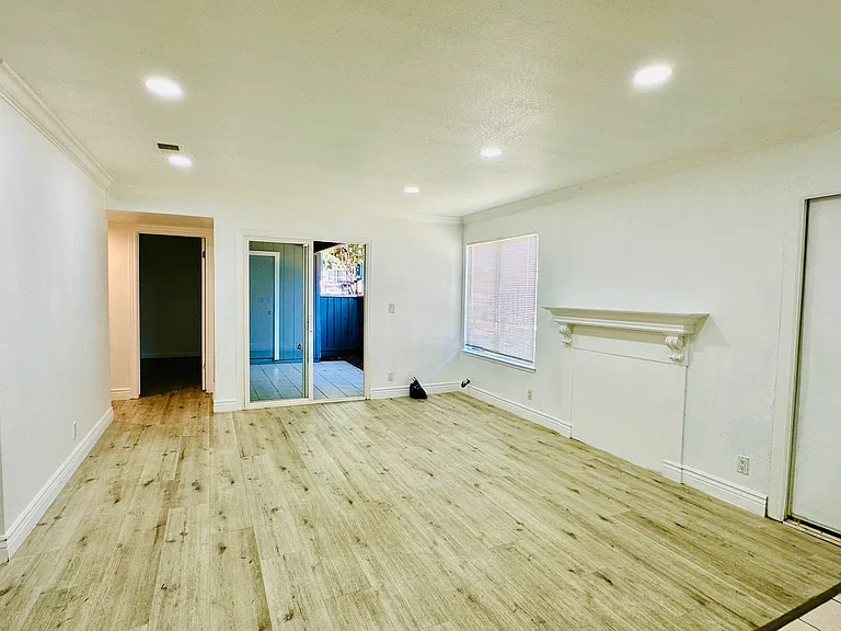 106 Rancho Dr #D — Photo 4