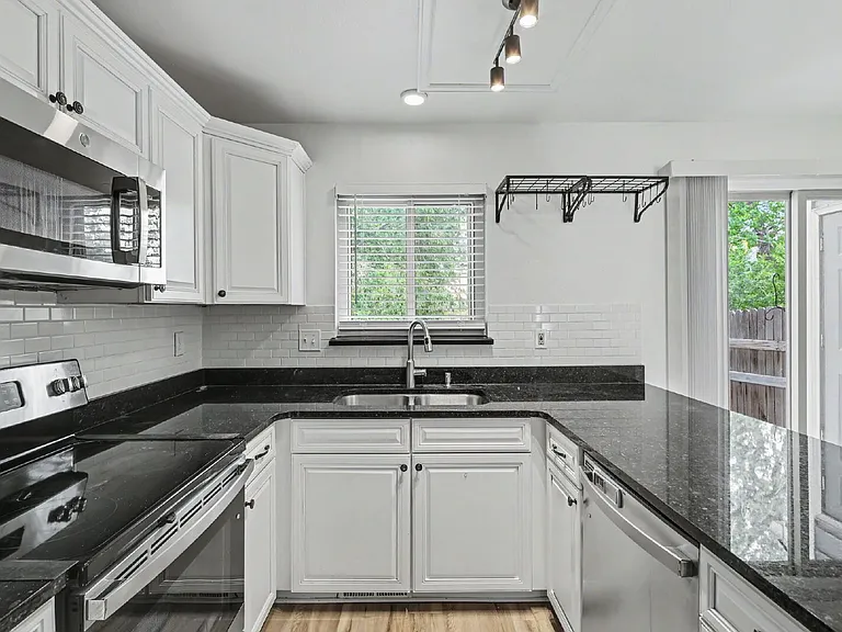862 London Green Way — Photo 10