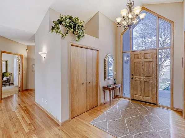 7945 Ranchview Ln N, Maple Grove, MN 55311