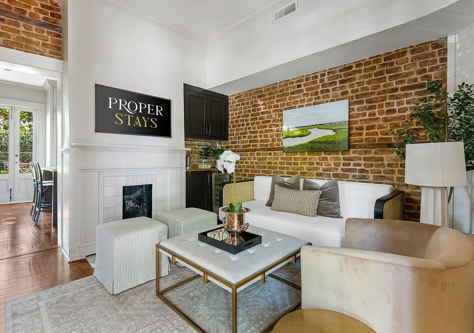 The Petite Retreat- 46 Wentworth Street — Photo 1