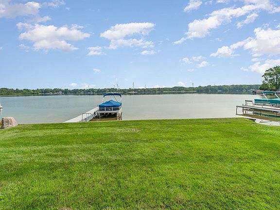 2nd image of 5734 Lake Shore Dr