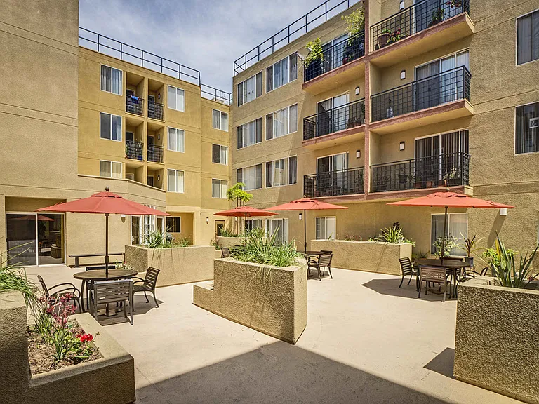 Huntington Plaza Senior Apartments — Photo 2