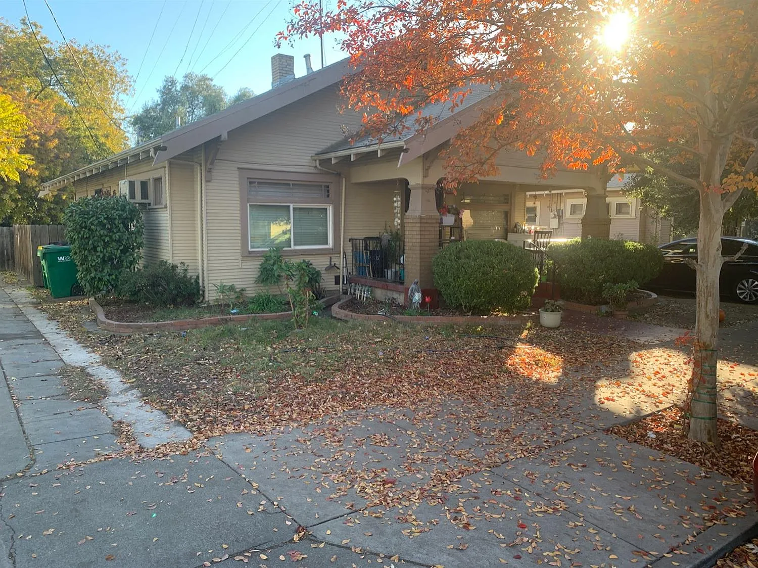 1332 E Poplar St photo 1