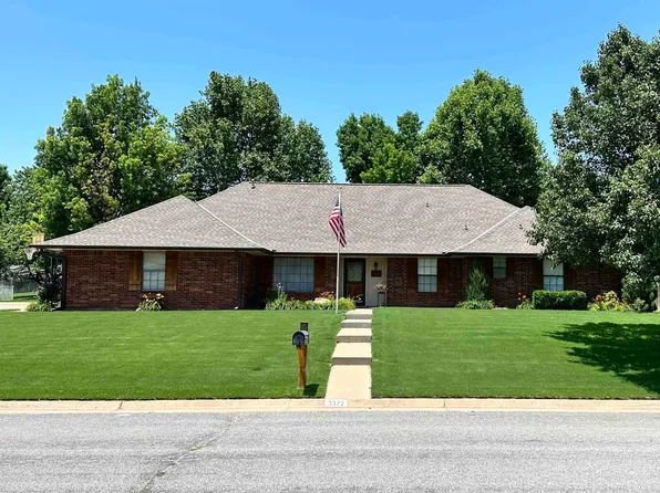 3322 Goldfinch Ln, Enid, OK 73703