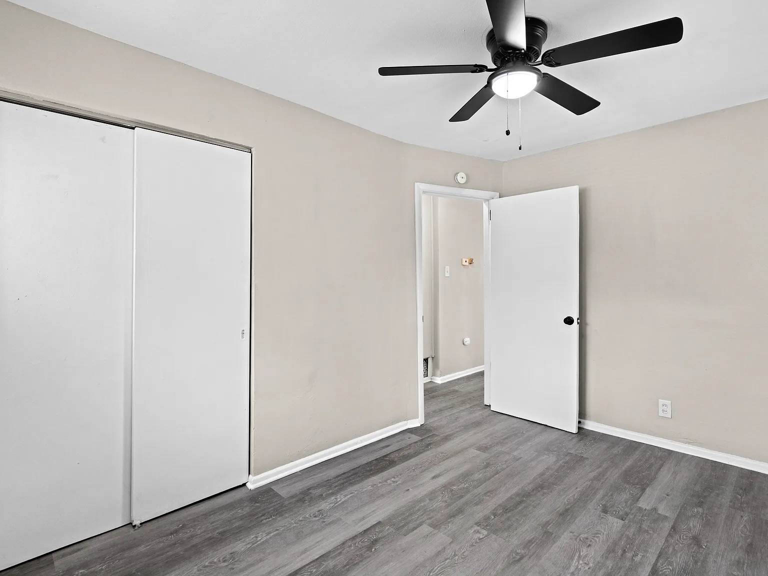 5677 Parchester Dr, Saint Louis, MO 63121 — Photo 3
