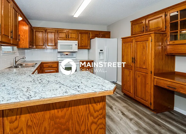 404 NE Station Dr — Photo 8