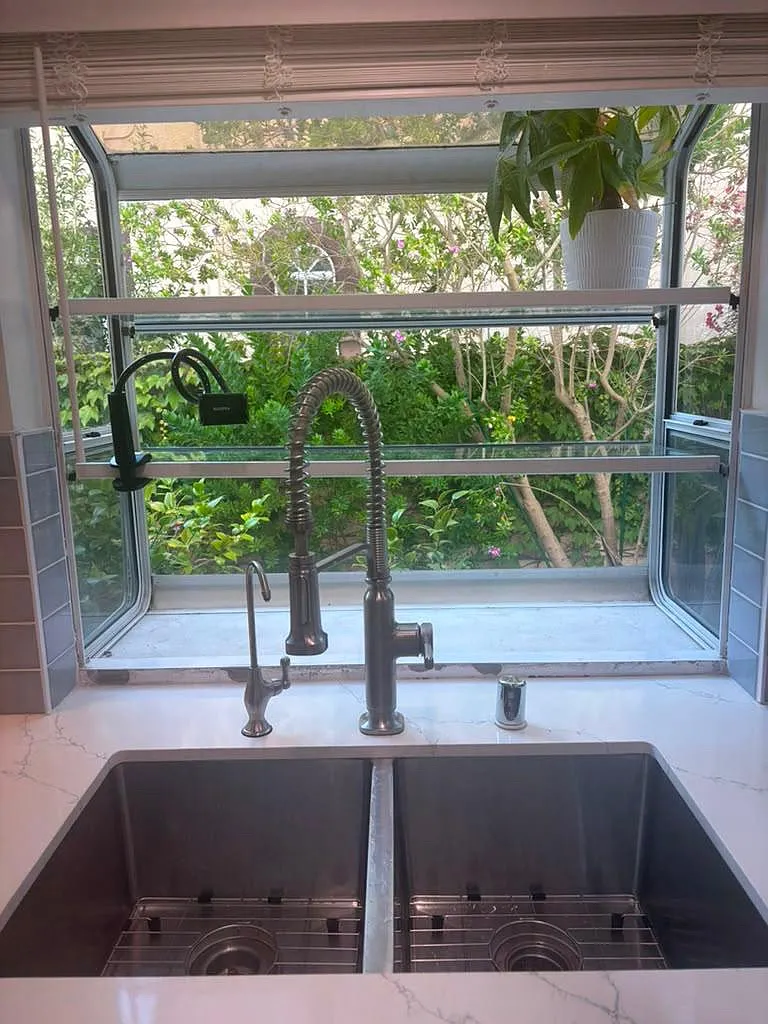 4 bed, 2809 sqft, $5,500 — Photo 2
