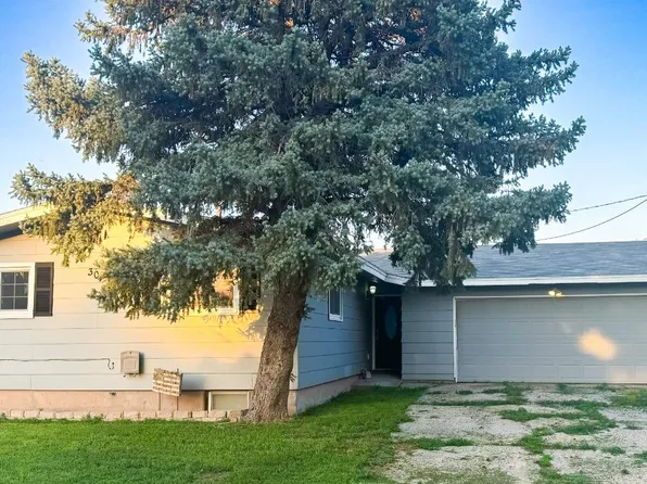 304 Wiley St, Holcomb, KS 67851