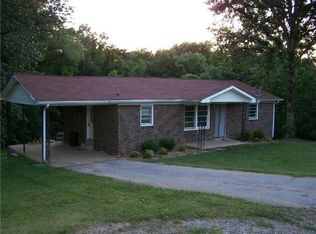 105 Clover Ln, Waverly, TN 37185