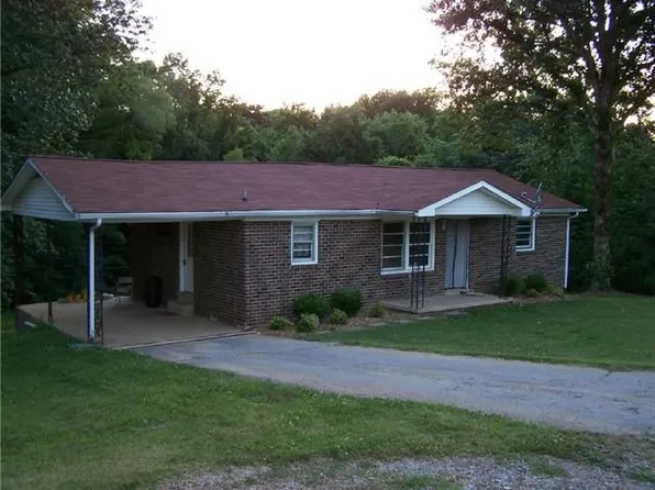 105 Clover Ln, Waverly, TN 37185