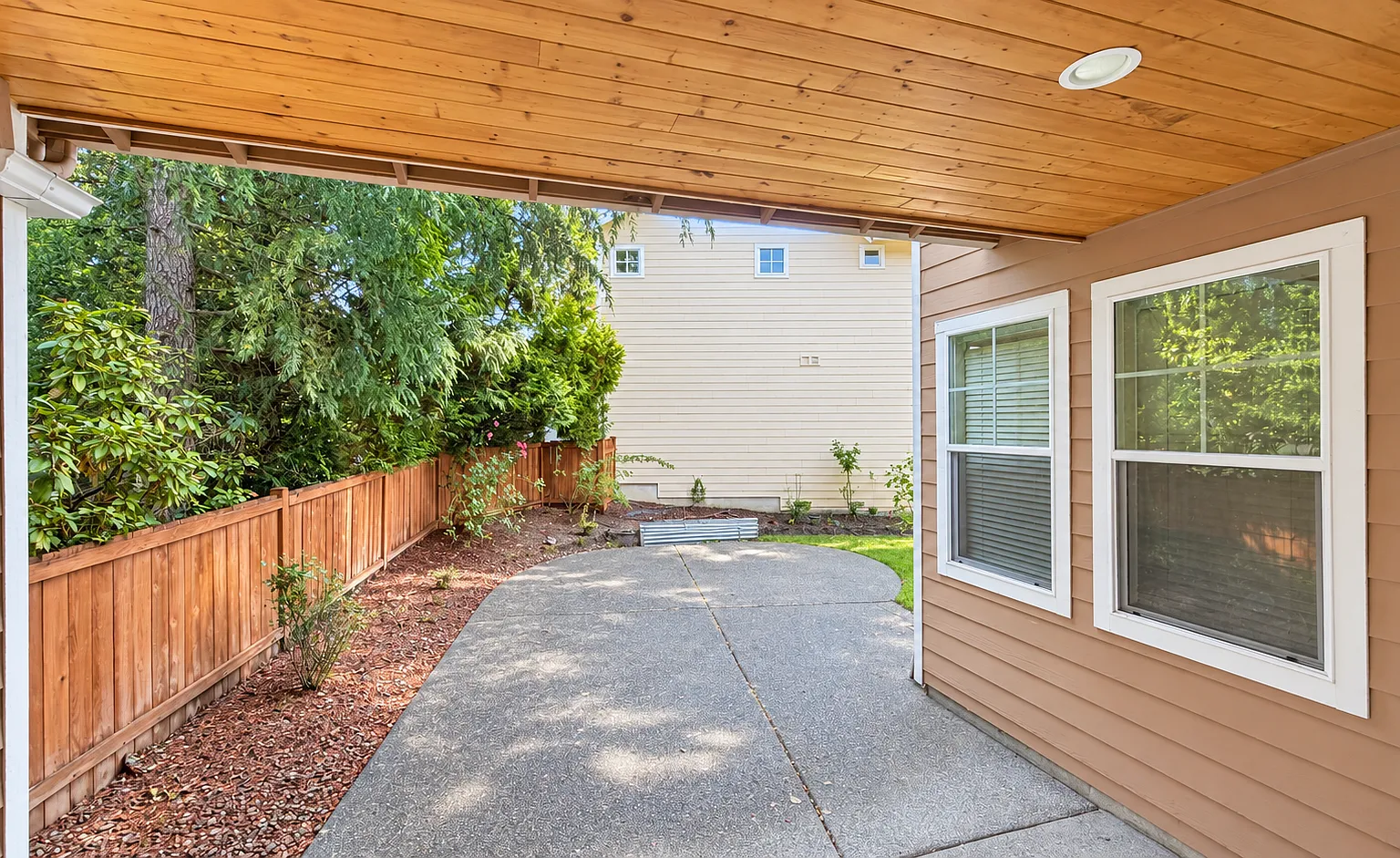 3 bed, 2330 sqft, $4,200 — Photo 3