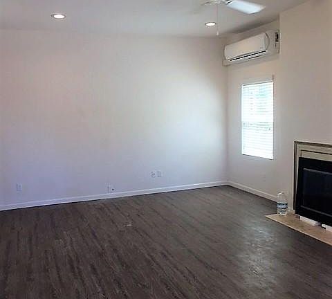 3rd image of 929 26th St