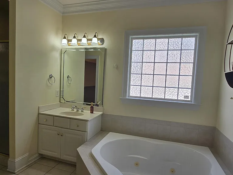 4208 Leicester Ct — Photo 23