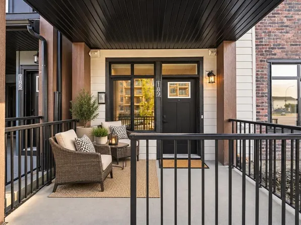 189 N 148th Ave NW, Calgary, AB T3P 1N1