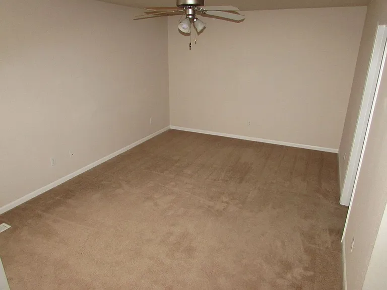 106 Daniels Ct — Photo 8
