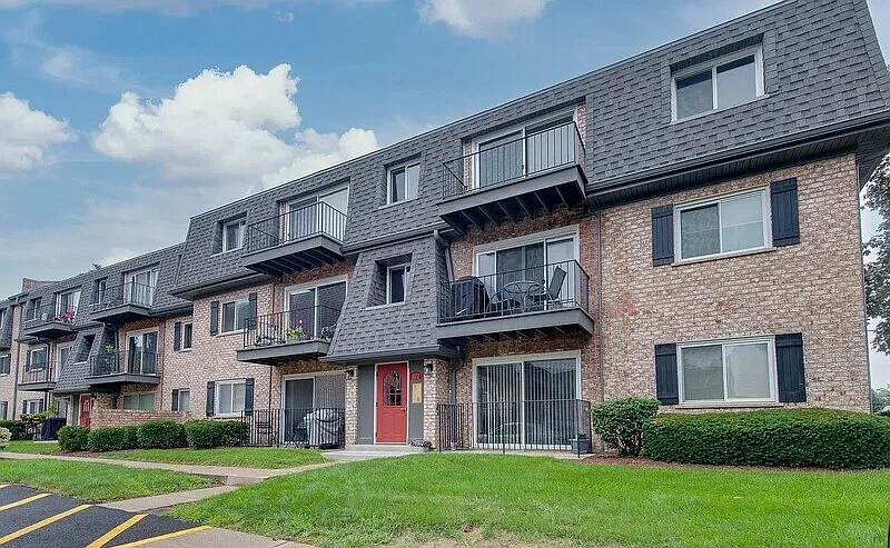 872 S Plum Grove Rd #305