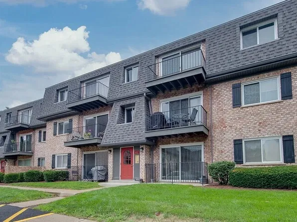 872 S Plum Grove Rd APT 305, Palatine, IL 60067