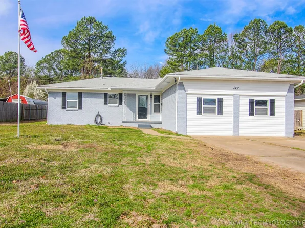 1307 S 9th St, McAlester, OK 74501