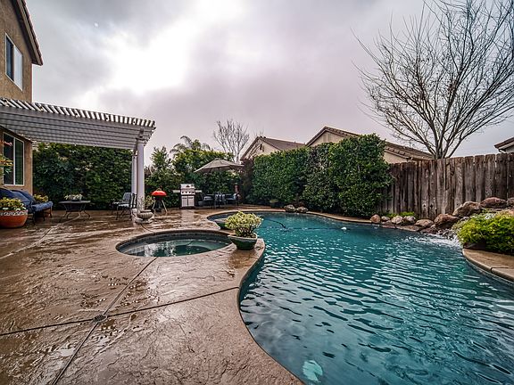 2nd image of 1625 Antigua Ln