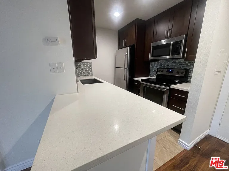525 S Ardmore Ave #260 — Photo 3