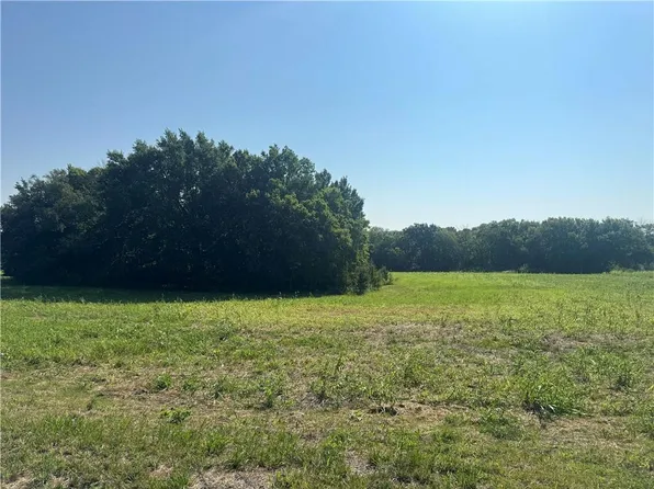 1007 N Ward Rd, Raymore, MO 64083