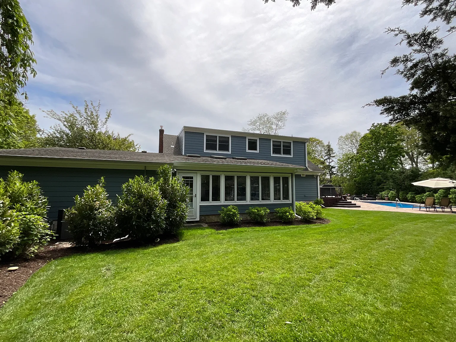 Spectacular 4 Bedroom Cape with Pool, 25 Moose Trail Cutchogue — Photo 3
