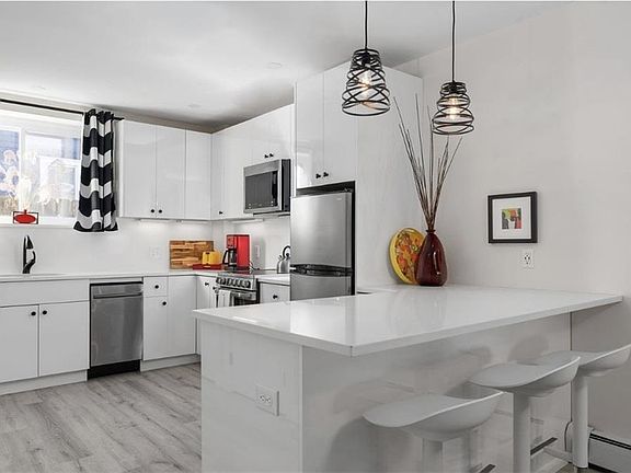 4th image of 26 W Narragansett Ave APT 3