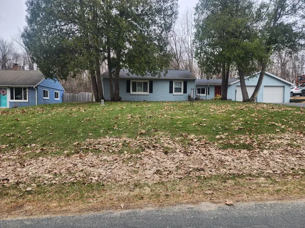 8778 E Gull Lake Dr, Augusta, MI 49012