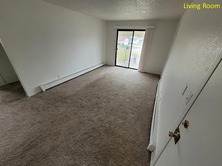 12 Maxwell St #4 — Photo 4