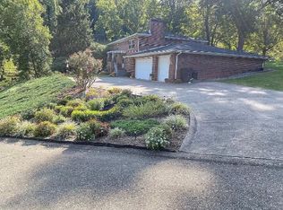 1 Acorn Ln, Elkview, WV 25071