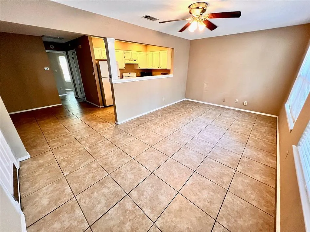 2 bed, 1.0 bath, 1040 sqft, $1,895 — Photo 2