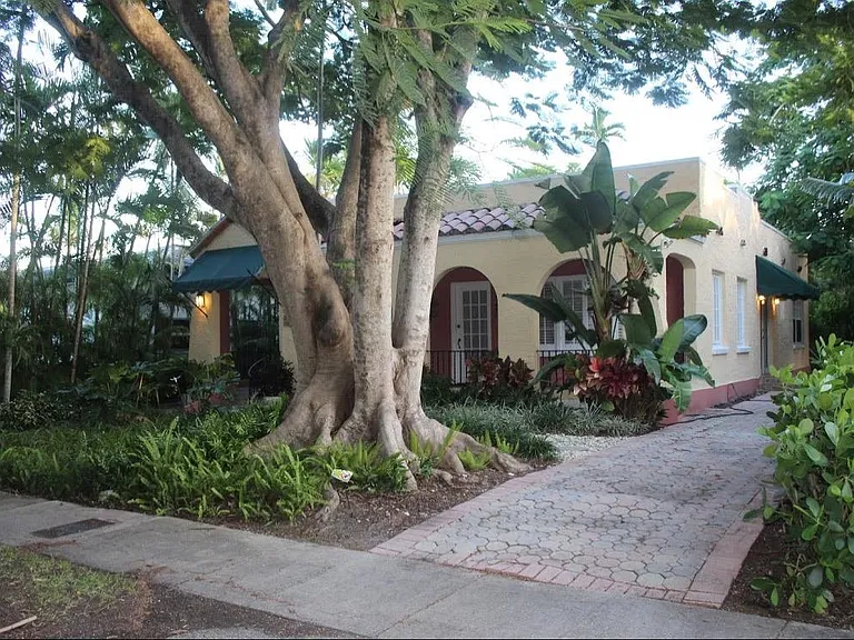 504 Aragon Ave — Photo 1