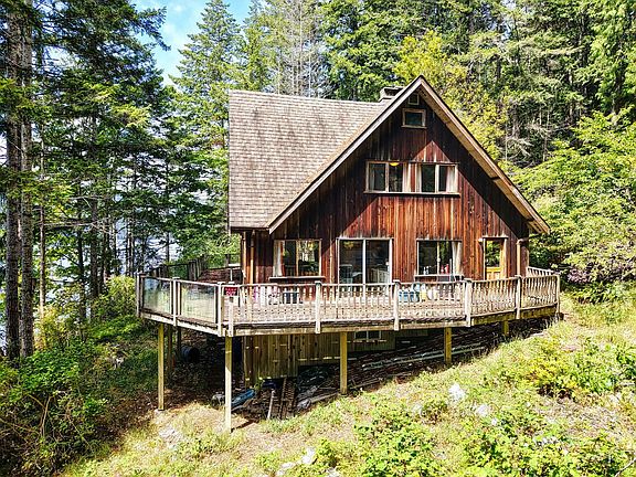 5th image of 6787 Sechelt Inlet Rd