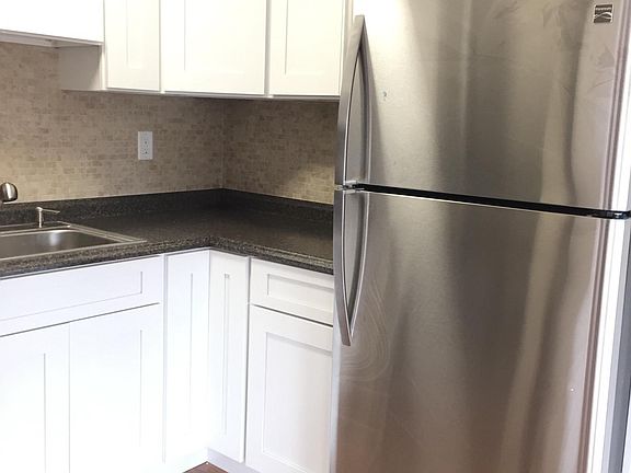4th image of 262 Greenough St