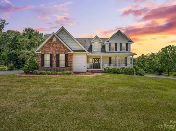 113 Caldonia Dr, Candler, NC 28715