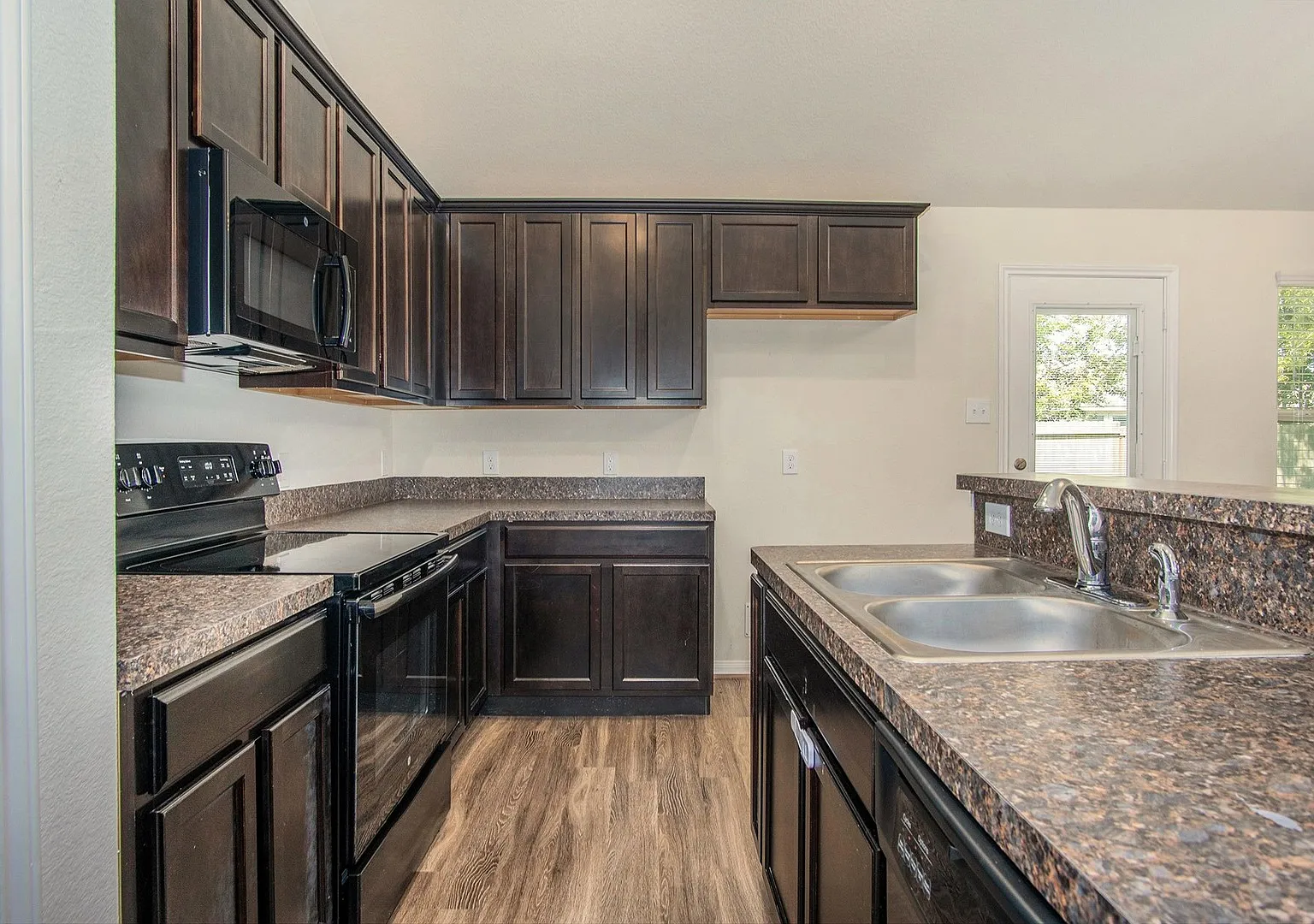 4 Bedroom/2 Bath in Lake Conroe Hills — Photo 3