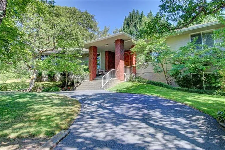 333 Windsor Ave photo 1