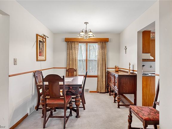 5th image of 427 Meadowbrook Ave