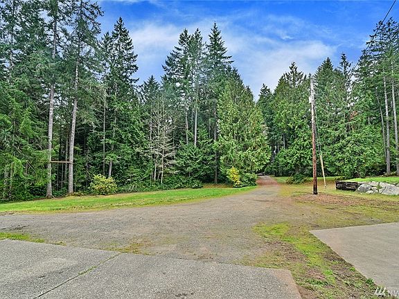 3rd image of 2040 Ptarmigan Ln NW